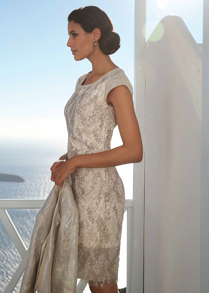 Tenue de cérémonie imprimée et dentelle beige