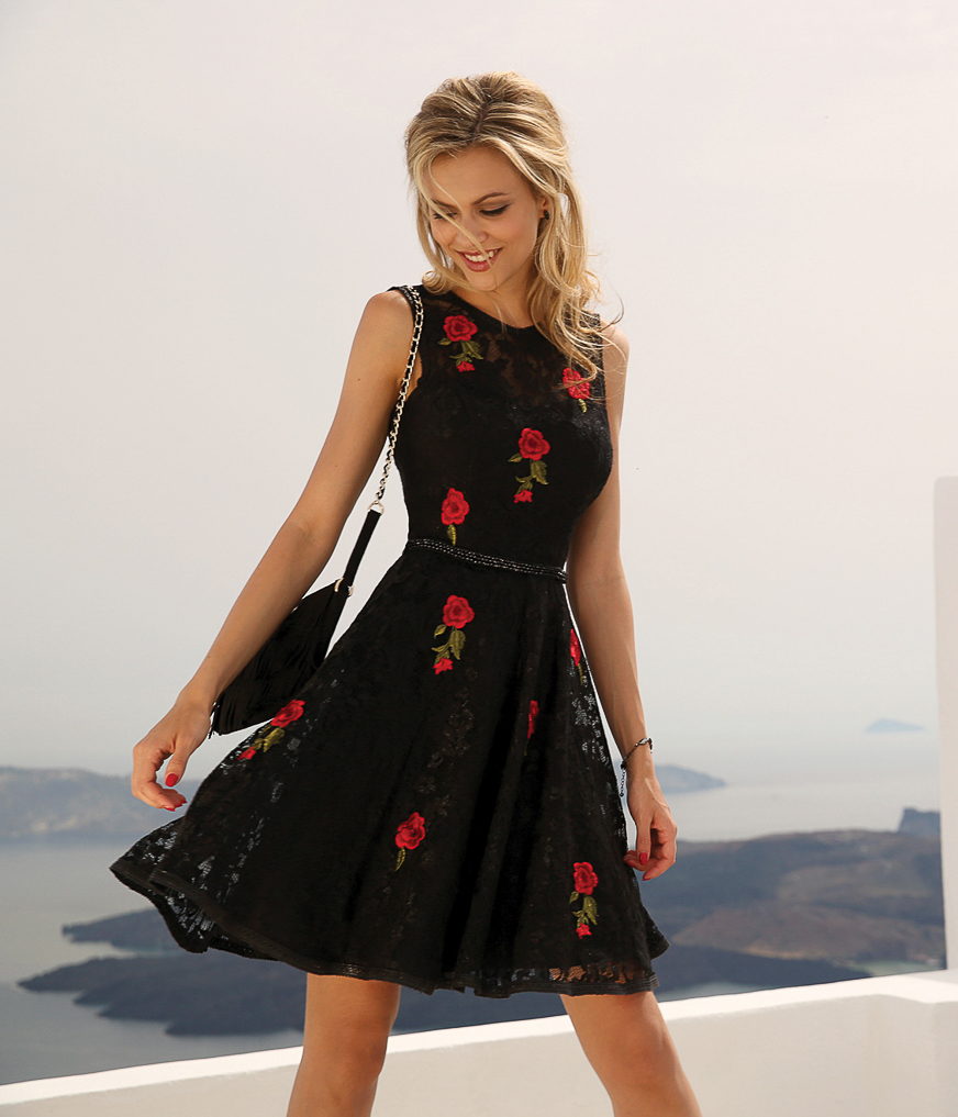 Petite robe de fête d’invitée à une cérémonie